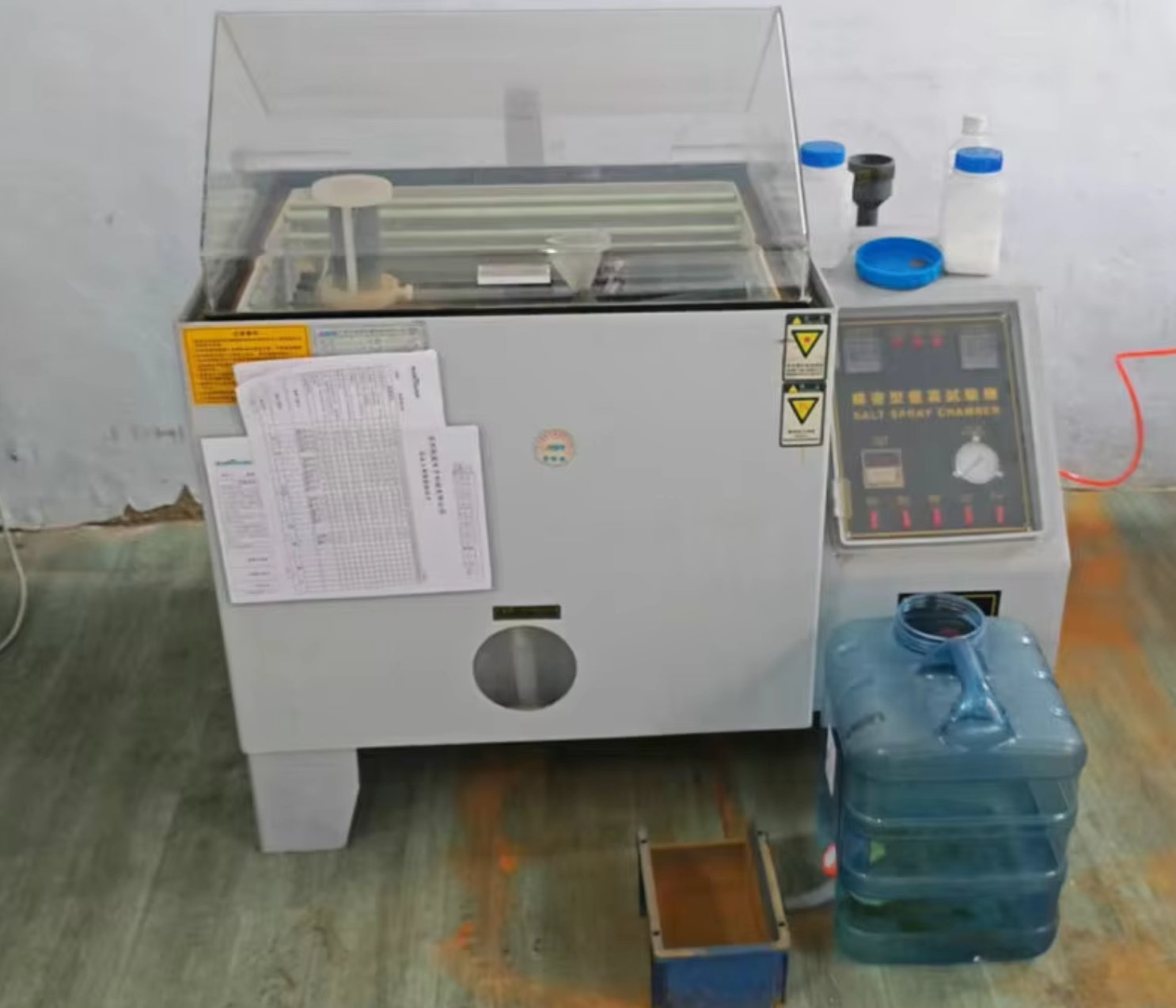 Salt spray corrosion resistance tester
